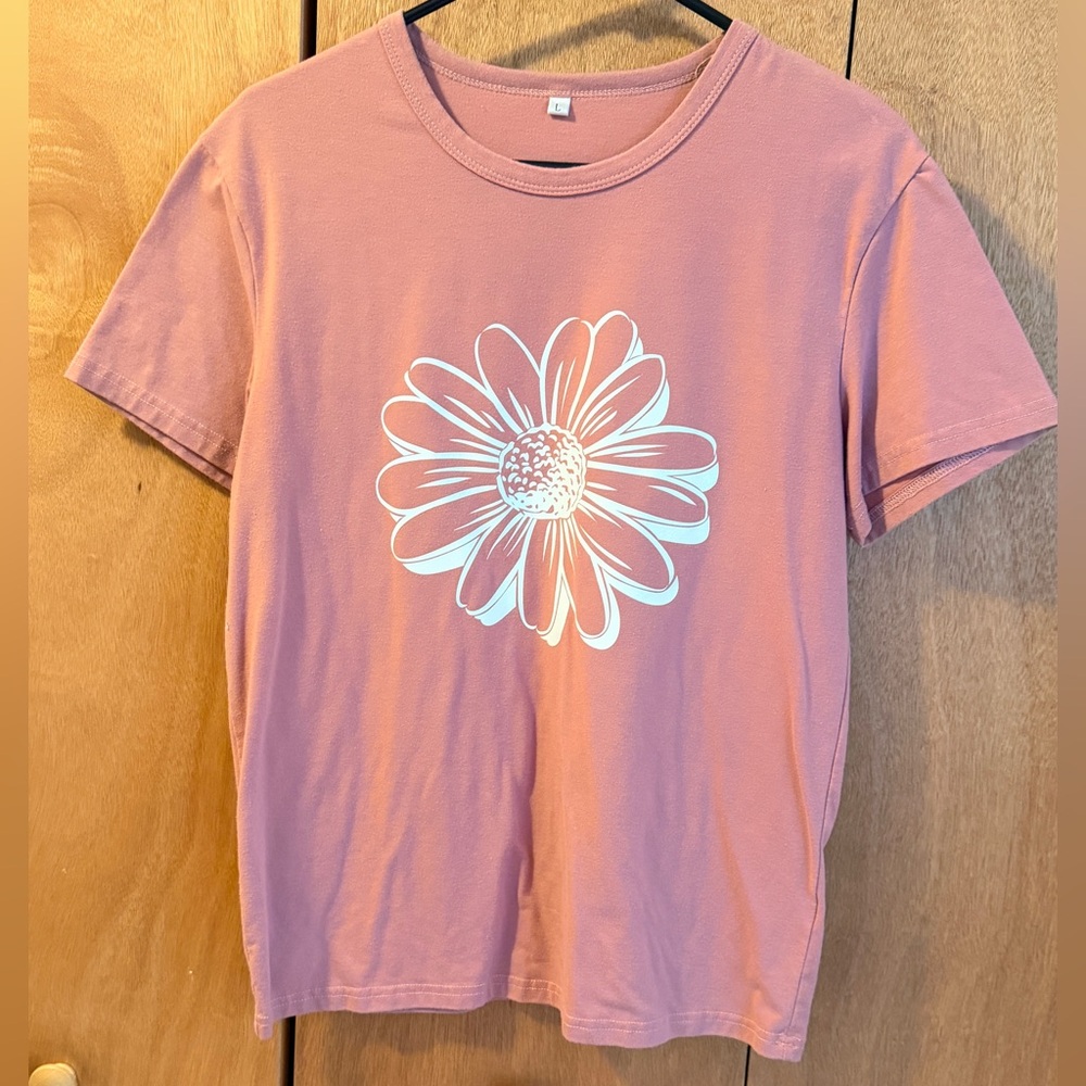 Floral Graphic Women's T-Shirt - Pink